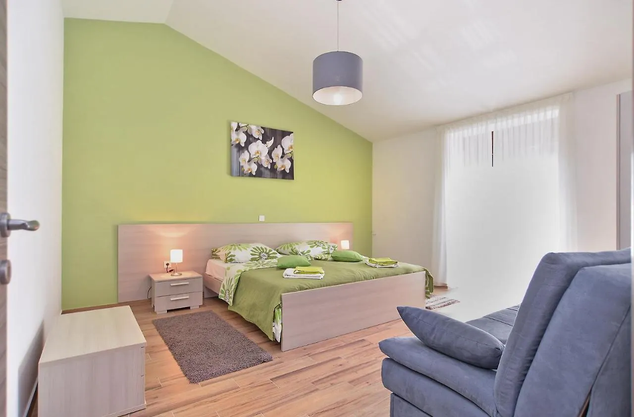 בית נופש הוילה Galižana House Roberto 1384 קרואטיה