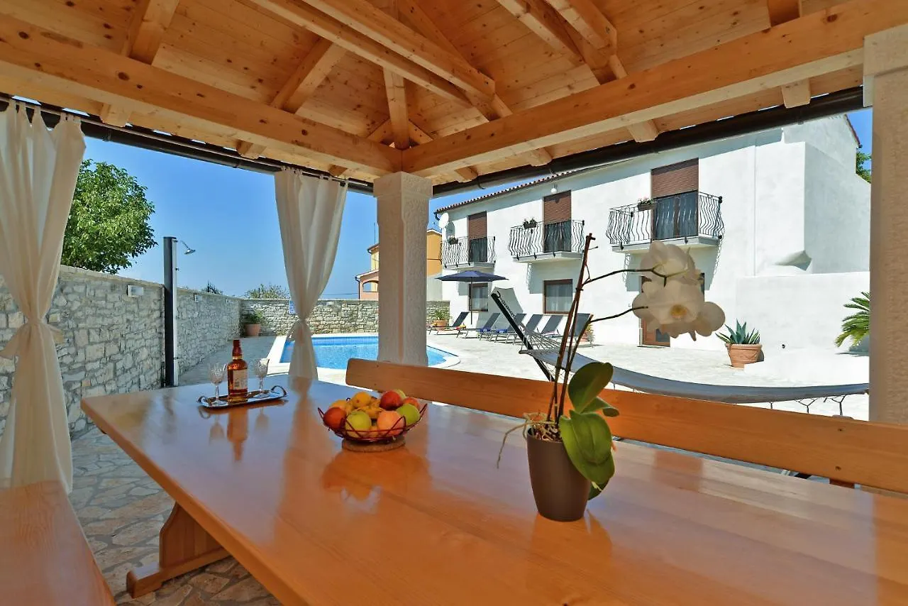 Villa House Roberto 1384 Galižana