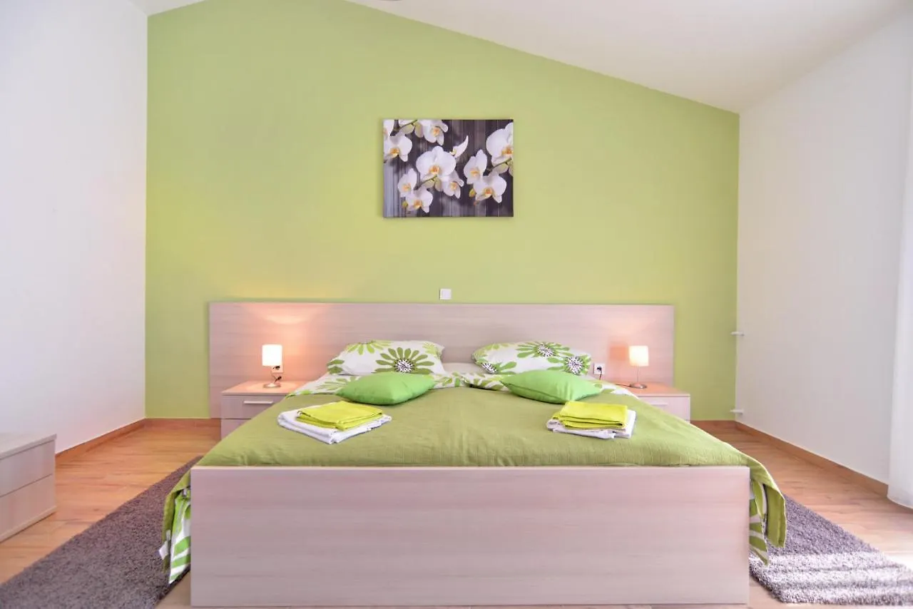 Villa House Roberto 1384 Galižana