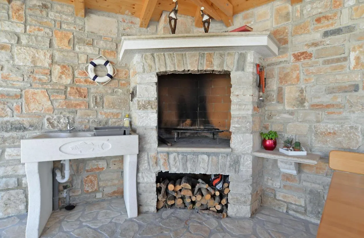 בית נופש הוילה Galižana House Roberto 1384