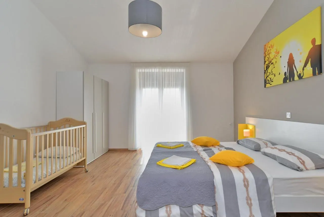הוילה Galižana House Roberto 1384 בית נופש
