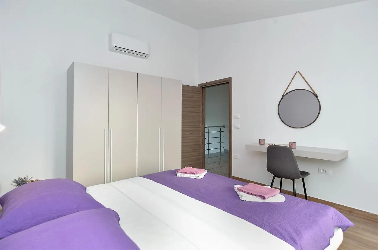 Villa House Roberto 1384 Galižana