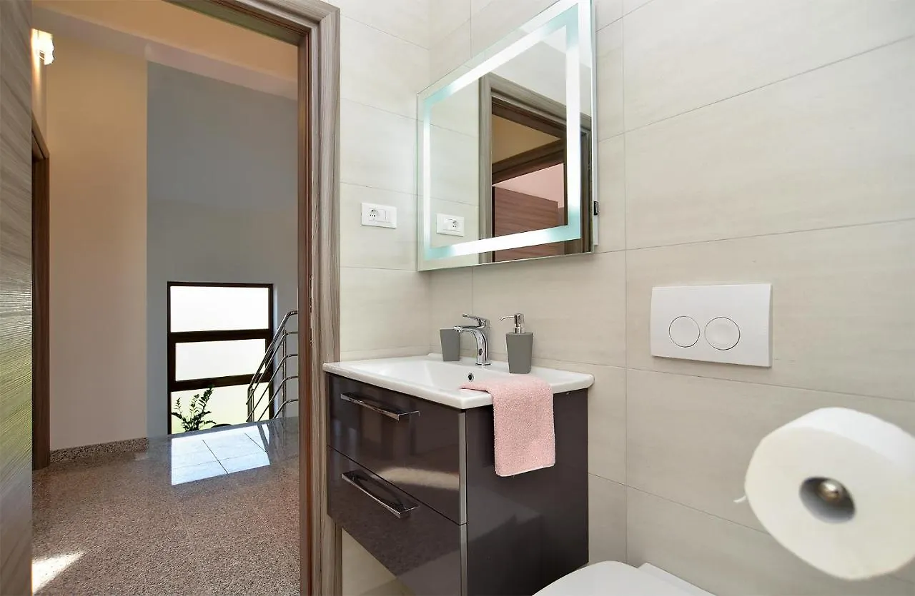 בית נופש הוילה Galižana House Roberto 1384 קרואטיה